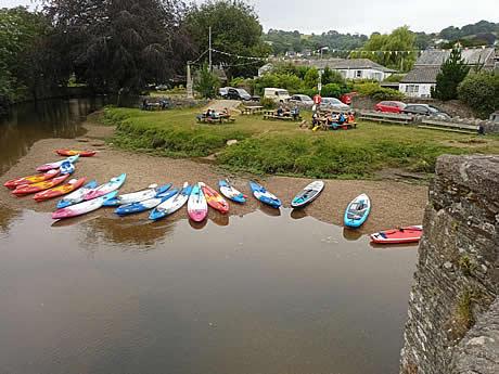 Photo Gallery Image - Kayakers having a picnic by the bridge